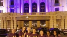 Fachada roxa no Theatro Pedro II alerta para prevenção contra a hanseníase
